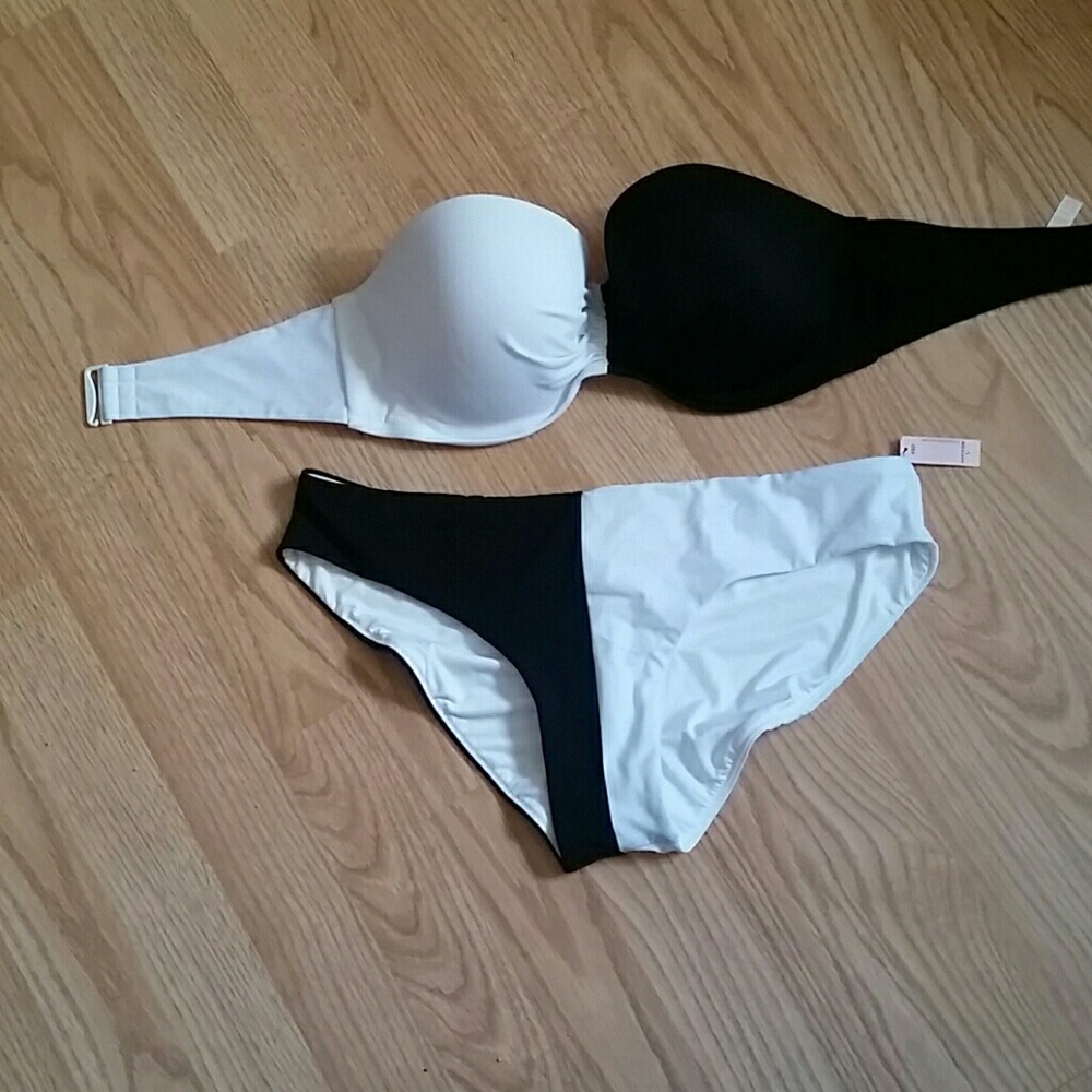 Brand new Victoria Secret swimsuit bikini